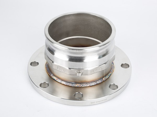 A male camlock on flange, the flange side to the ground, can see the mouth.